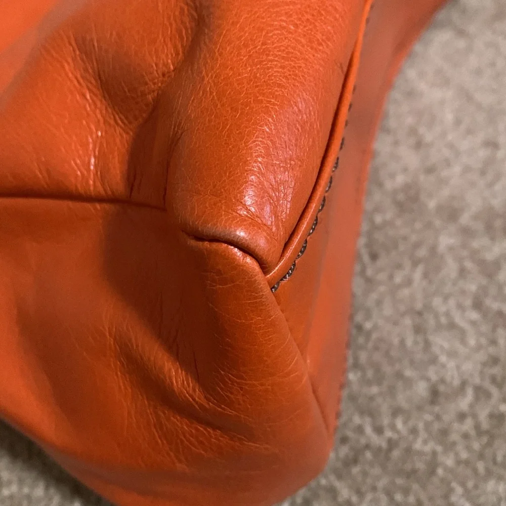 HOBO Sheila Medium Bag - Picture 8 of 10